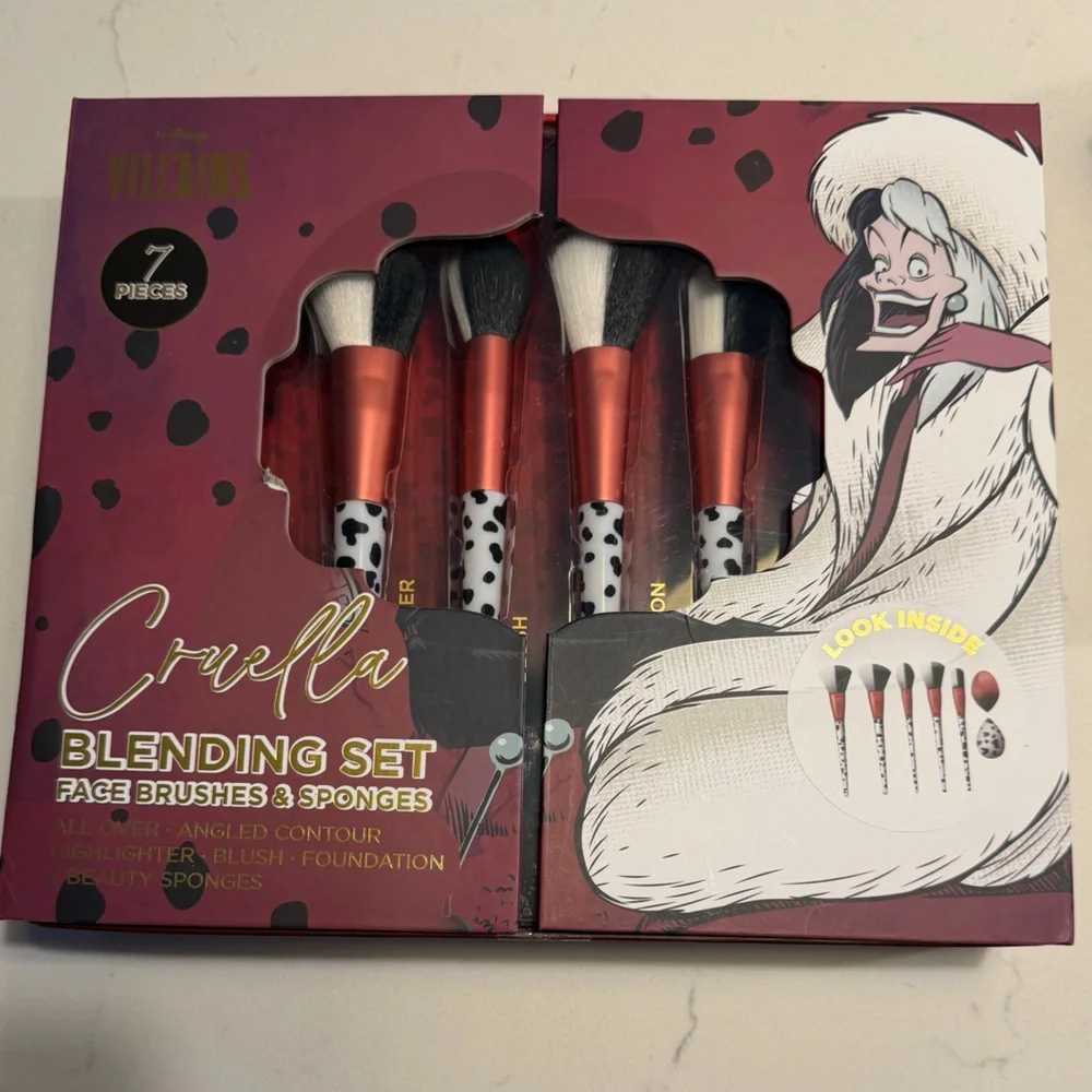 Disney Villains Cruella Deville Brush Set Beauty Blender Makeup Brushes NEW